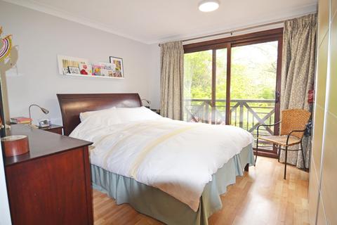 3 Sycamore Way, Teddington, TW11 9QQ