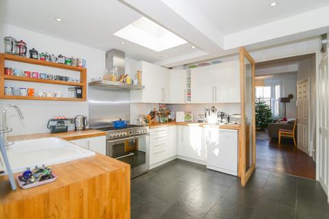 37 Heathfield North, Twickenham, TW2 7QN