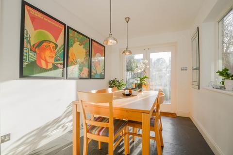 37 Heathfield North, Twickenham, TW2 7QN