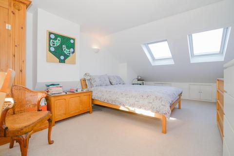 37 Heathfield North, Twickenham, TW2 7QN
