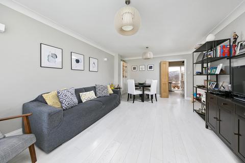 15 Brinsworth Close, Twickenham, TW2 5BS