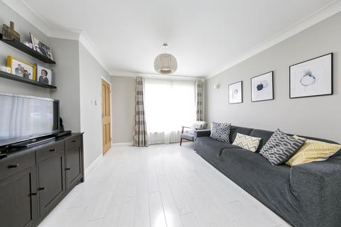 15 Brinsworth Close, Twickenham, TW2 5BS
