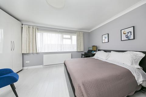 15 Brinsworth Close, Twickenham, TW2 5BS
