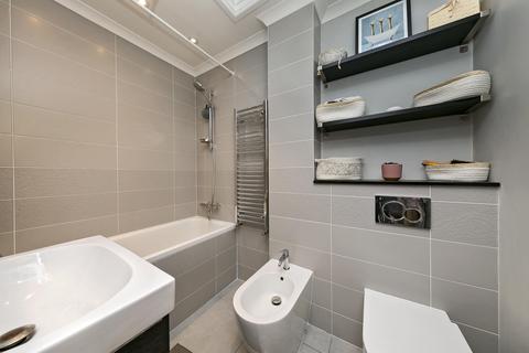 15 Brinsworth Close, Twickenham, TW2 5BS