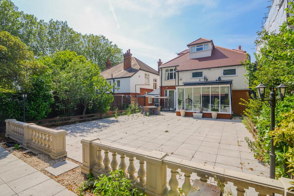London Road, Twickenham, Middlesex, UK, TW1 6 bed detached house £