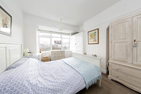73 Heathfield North, Twickenham, TW2 7QN