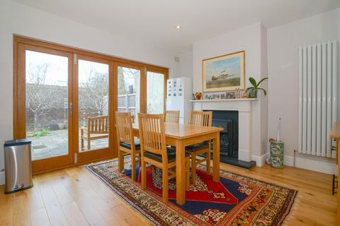 25 First Cross Road, Twickenham, TW2 5QA