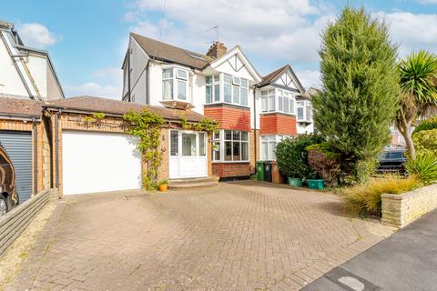16 Avon Close, Worcester Park, KT4 7AH