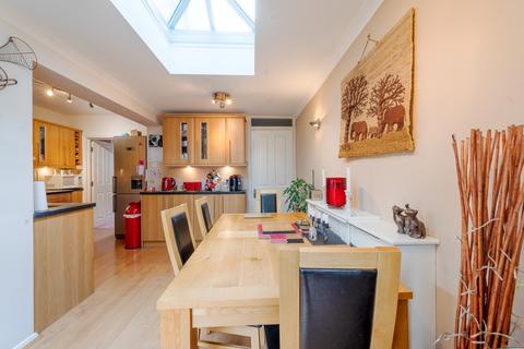 16 Avon Close, Worcester Park, KT4 7AH