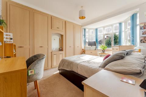 16 Avon Close, Worcester Park, KT4 7AH