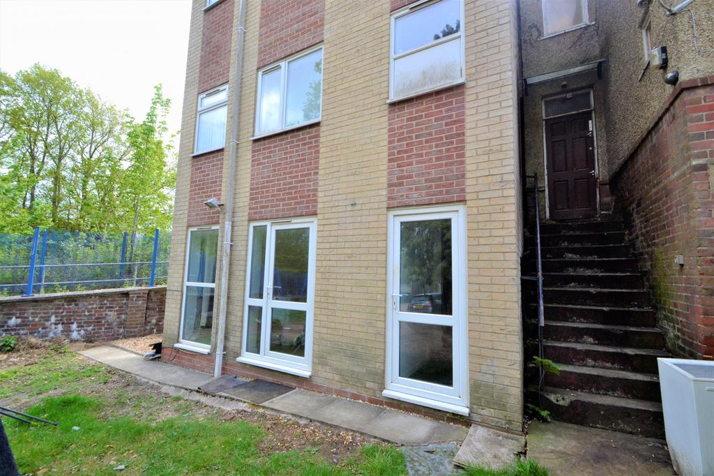 Chandlers Ford 1 bed flat £600 pcm (£138 pw)