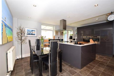 27 Eagle Close, Larkfield, Aylesford, ME20 6QF