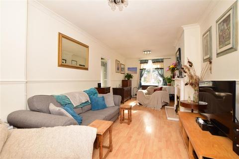 27 Eagle Close, Larkfield, Aylesford, ME20 6QF