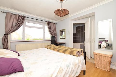 27 Eagle Close, Larkfield, Aylesford, ME20 6QF