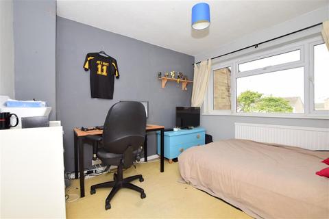27 Eagle Close, Larkfield, Aylesford, ME20 6QF