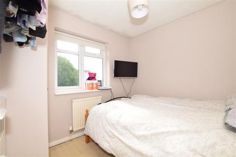 27 Eagle Close, Larkfield, Aylesford, ME20 6QF