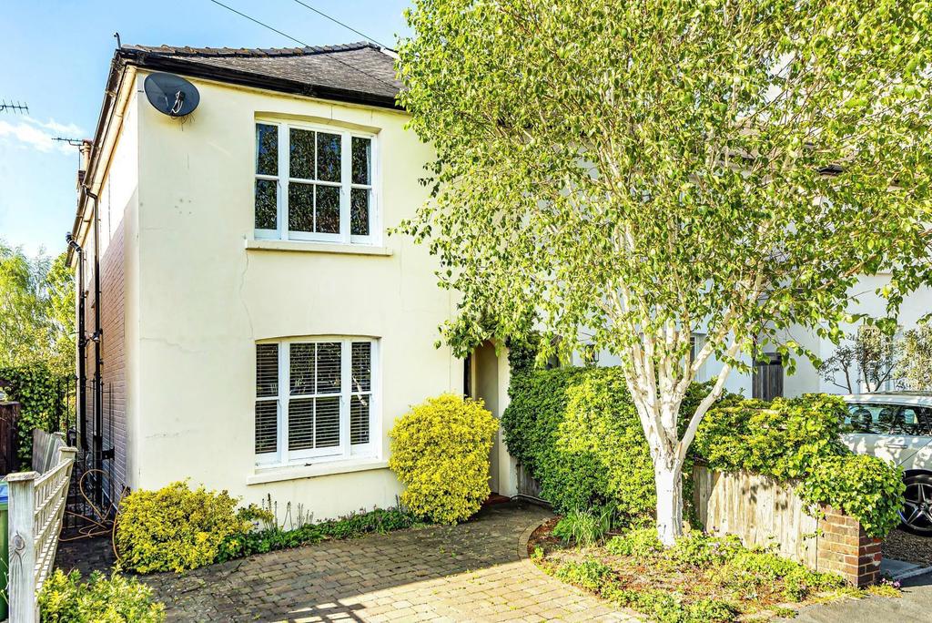 Hogshill Lane, Cobham, KT11 3 bed semidetached house £795,000