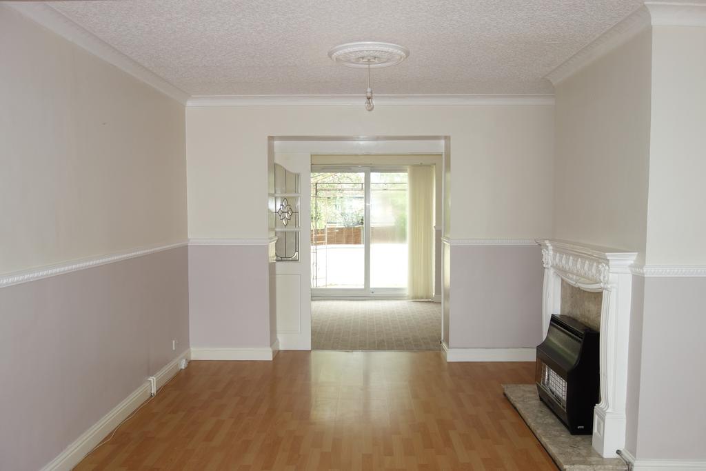 Summerfields Avenue, Halesowen B62 3 bed semidetached house £875 pcm