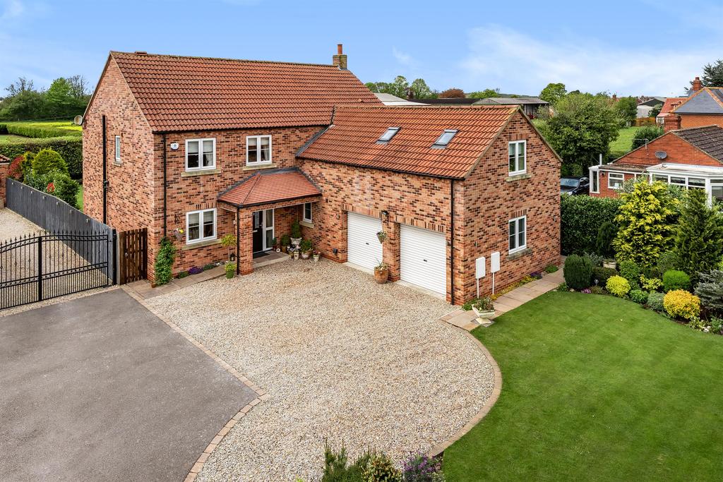The Beeches, Gateforth Lane, Hambleton, Selby, YO8 9HP 5 bed detached