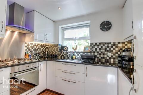 7 Osier Drive, Basildon, SS15 4HP