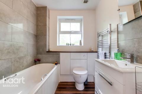 7 Osier Drive, Basildon, SS15 4HP