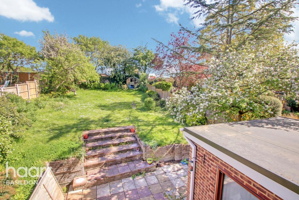 Rantree Fold, Basildon 3 bed semidetached house £335,000