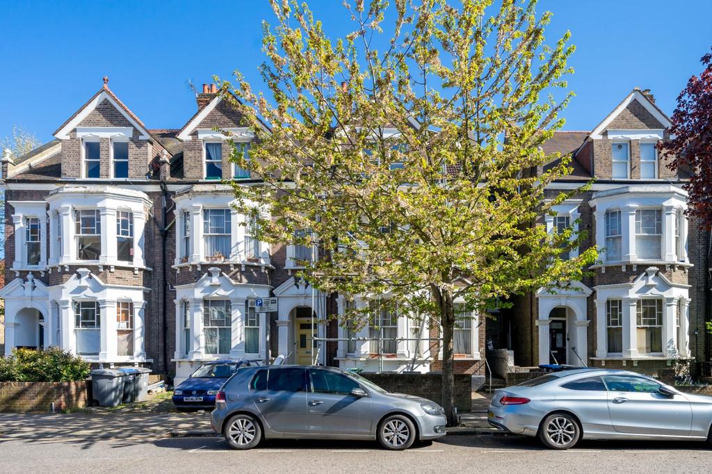Buckley Road, London, NW6 1 bed flat £325,000