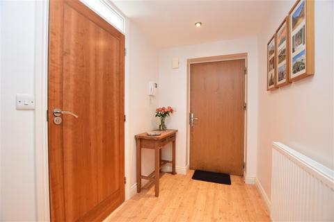 3 Pilgrim Mews, Reigate, RH2 8AH
