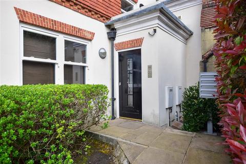 3 Pilgrim Mews, Reigate, RH2 8AH