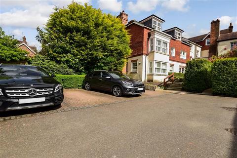 3 Pilgrim Mews, Reigate, RH2 8AH