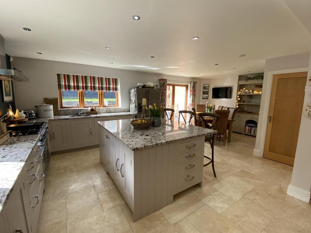 Kitchen/Breakfast Ro