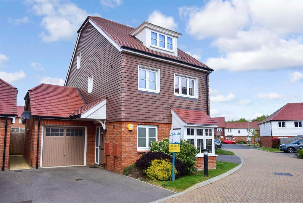 Hazelwood Close, Tonbridge, Kent 4 bed detached house for sale £650,000