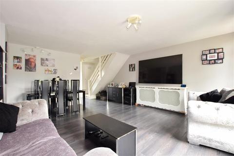 11 Cypress Path, Romford, RM3 8BD