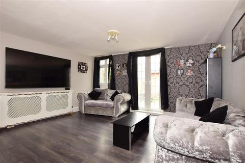 11 Cypress Path, Romford, RM3 8BD