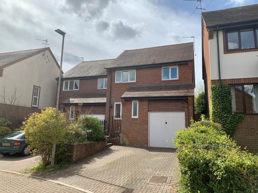 Walford Gardens, Wimborne, BH21 1PG 3 bed semidetached house £375,000
