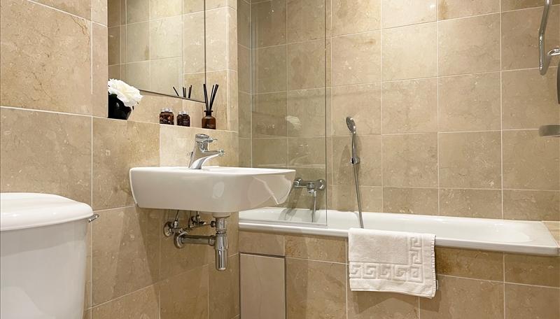 Master Bedroom En-suite