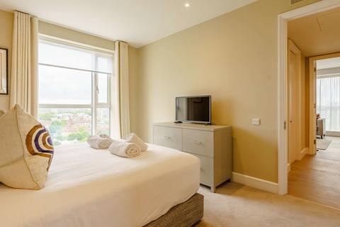 2 bedroom flat to rent, Circus Apartments E14