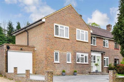 11 Yarm Close, Leatherhead, KT22 8NZ