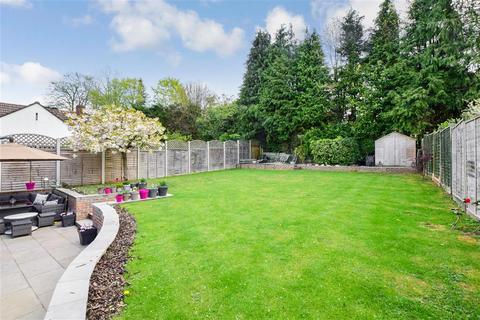 11 Yarm Close, Leatherhead, KT22 8NZ