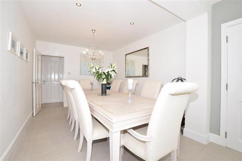 11 Yarm Close, Leatherhead, KT22 8NZ