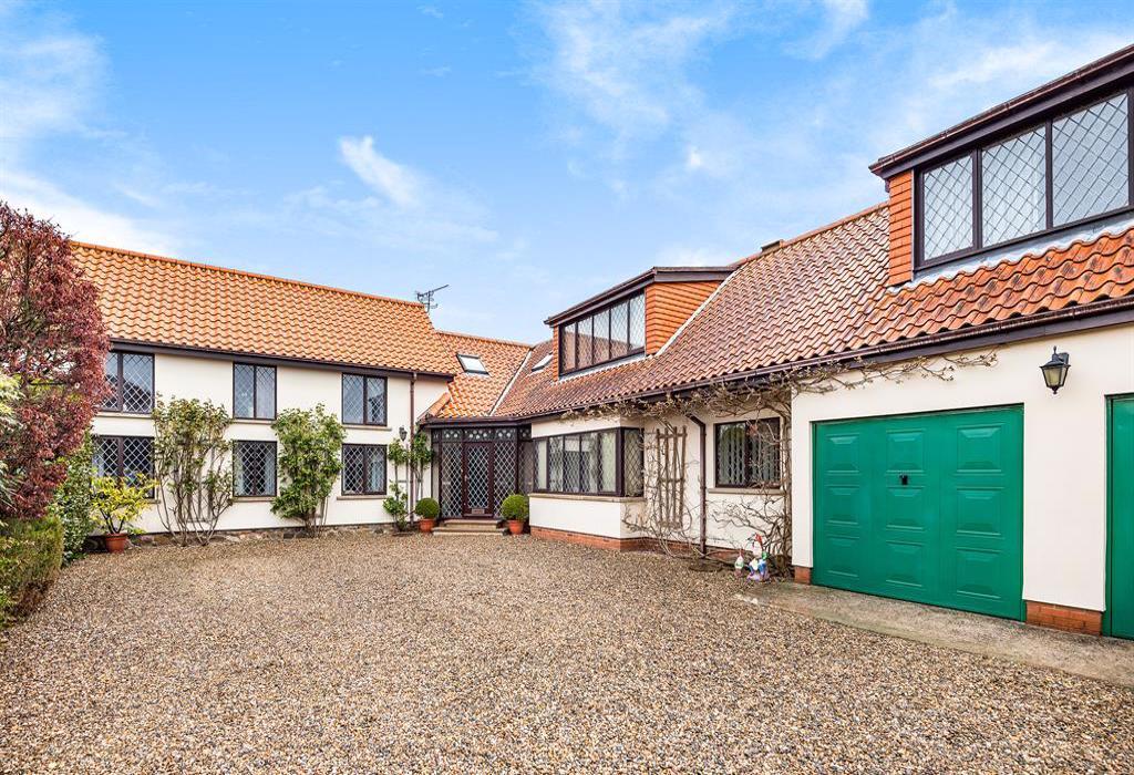 St. Michaels Walk, Bempton, Bridlington, YO15 1HE 5 bed detached house