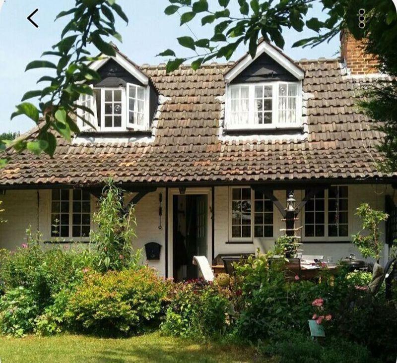 West Drive, Harrow Weald 3 bed semidetached house £665,000