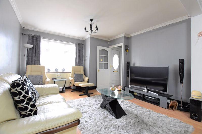 Belsize Road, Harrow Weald 3 bed semidetached house £1,695 pcm (£391 pw)