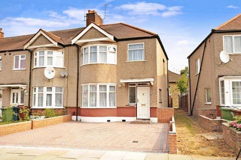 3 bedroom end of terrace house to rent, Blenheim Road, West Harrow