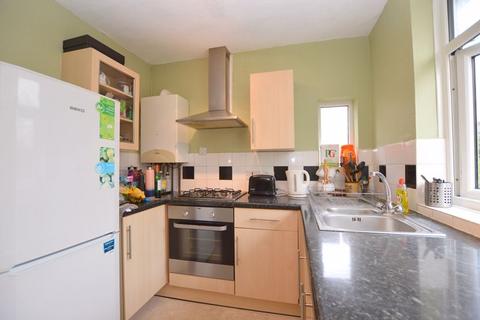 2 bedroom maisonette to rent, Alandale Drive, Pinner