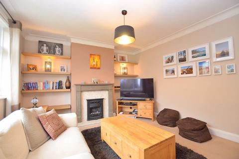 2 bedroom maisonette to rent, Alandale Drive, Pinner