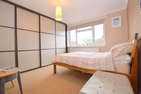 2 bedroom maisonette to rent, Alandale Drive, Pinner