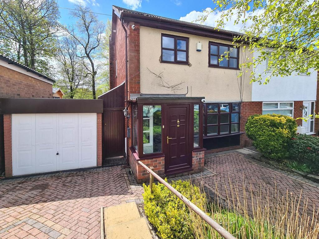 Thorns Close, Bolton, BL1 6PE 3 bed semidetached house £800 pcm (£
