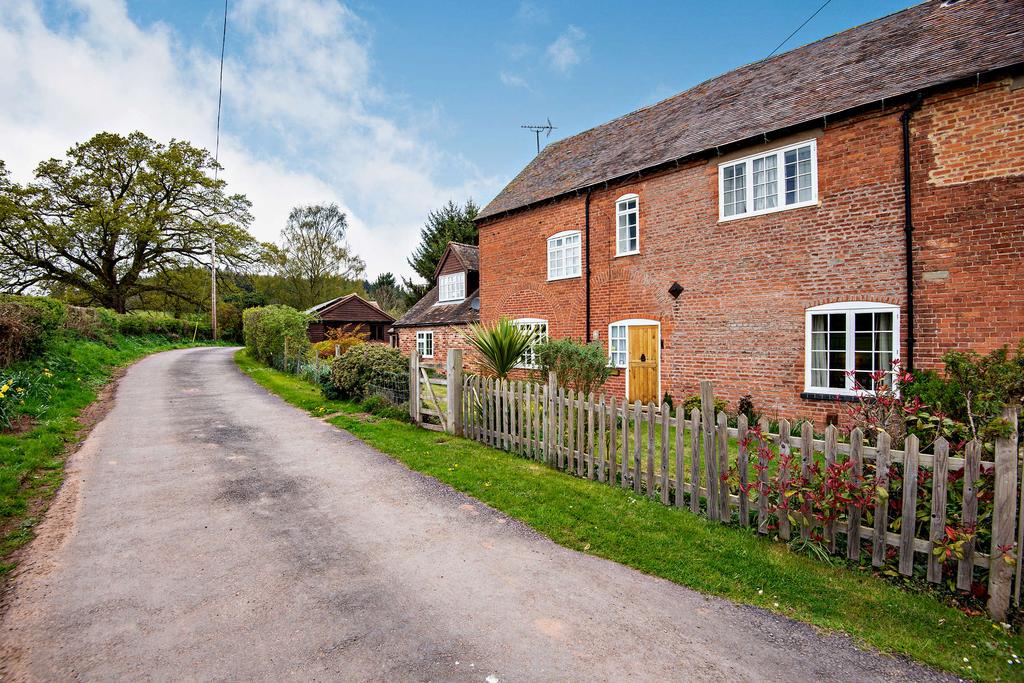 Bumblehole, Gaines Road, Whitbourne, HR6 5RD 5 bed semidetached house