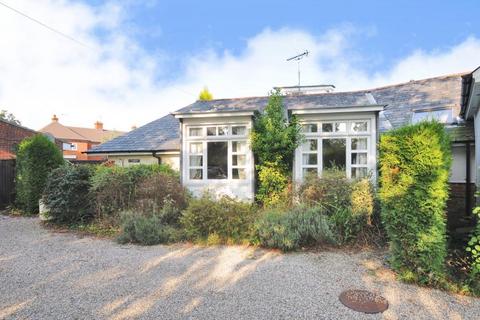 3 bedroom semi-detached bungalow to rent, Boyneswood Road, Medstead, Alton